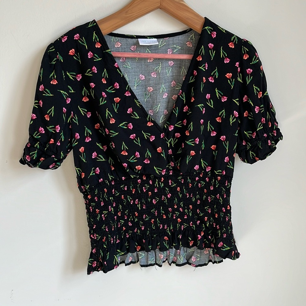 Abound Black and Floral Print V Neck Top Size M